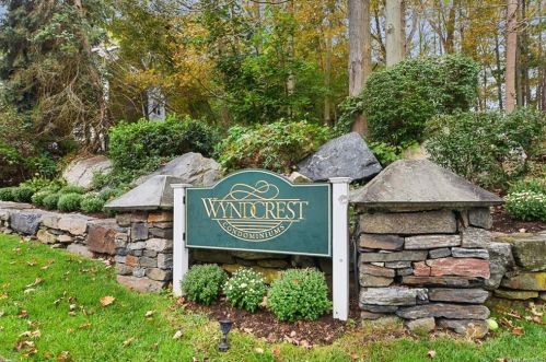 52 Deer Tree Ln, Briarcliff NY  10510-1751 exterior