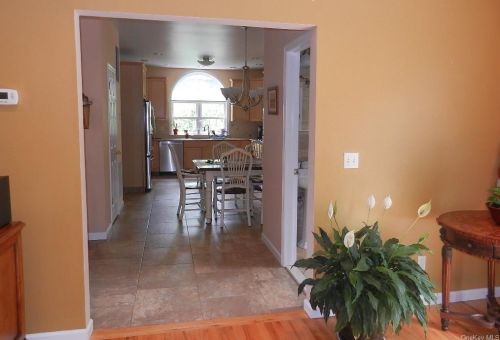 52 Plum Rd, Mahopac NY  10541-4247 exterior