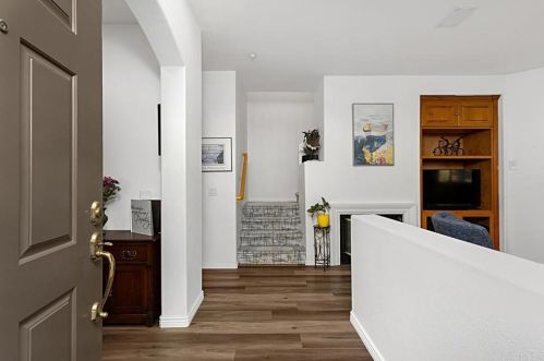 6392 Alexandri Cir, Carlsbad CA  92011-3600 exterior