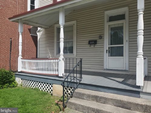 439 1st Ave, Parkesburg, PA 19365-1203