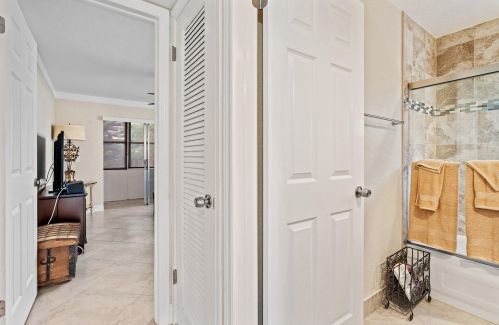 16 Burgundy A, Delray Beach FL  33484-5402 exterior