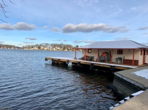 7 Point Pleasant Rd, Hopatcong NJ  07843-1323 exterior