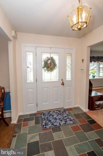32 Doe Run Dr, Southampton, PA 18966-2807