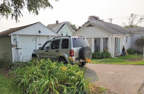 414 Spring St, Grove City, PA 16127-1128