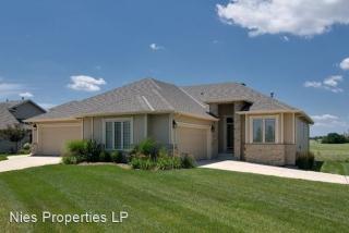 1712 Chapel Hill St, Wichita KS  67206-5501 exterior