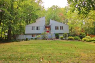 67 Mamanasco Rd, Ridgefield, CT 06877-2403