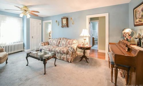 32 Ridgefield Ave, Waterbury, CT 06705-2704