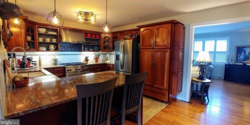 3210 Highland Dr, Easton PA  18045-2012 exterior