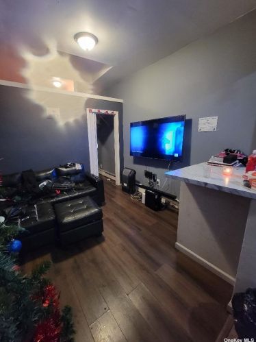 139-27 88th Ave, Jamaica, NY 11435-1841