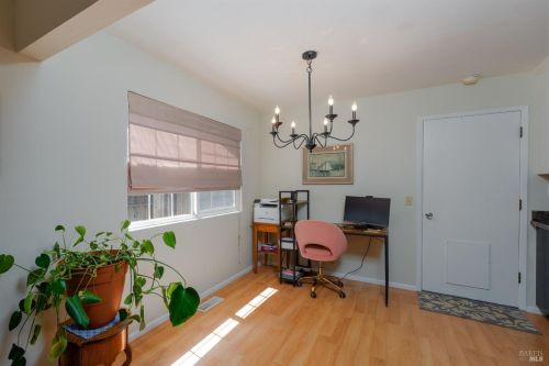 525 Oak Manor Dr, Ukiah CA  95482-5121 exterior
