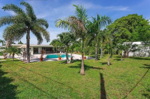 272 45th St, Boca Raton, FL 33431-4114