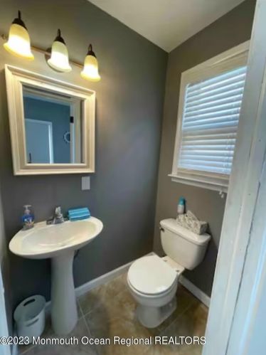 318 Hamilton Ave, Pelican Island NJ  08751-2324 exterior