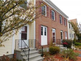 313 Fox Hollow Way, Manchester NH  03104-6410 exterior