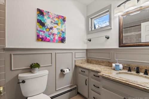 57 Midrocks Dr, Norwalk CT 06851-1626 exterior