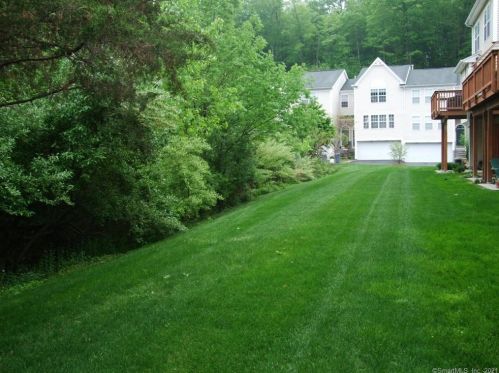 2304 Eaton Ct, Danbury, CT 06811-4064