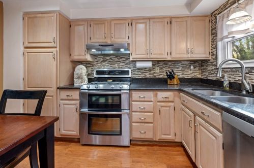411 Pin Oak Dr, Glenshaw PA  15116-1123 exterior