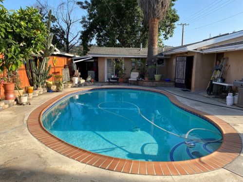 1101 Walnut Ave, Glendora CA  91741-3714 exterior