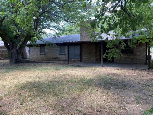 2011 Pebblecreek Dr, Cleburne TX  76033-7908 exterior