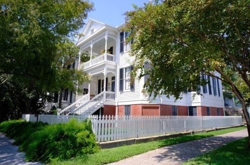 1702 Sealy St, Galveston, TX 77550-4932