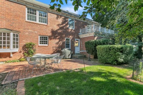 9931 Otto Rd, Thiensville, WI 53092-6235