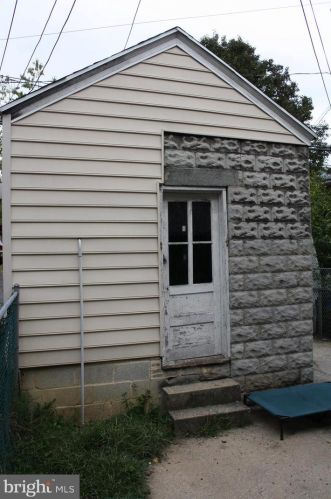 2344 Derry St, Harrisburg PA 17111-2616 exterior