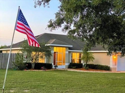 200 Holly St, Howey In The Hills, FL 34737-4333