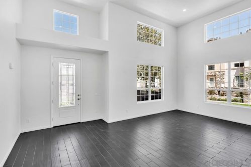 280 Vermont Ct, El Cajon, CA 92020-3982