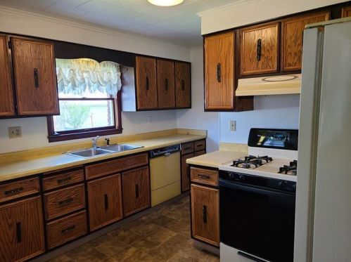 141 End Rd, South Connellsville, PA 15425-9360
