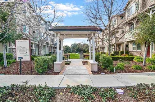 7056 Mariposa Ln, Pleasanton CA  94568-2569 exterior