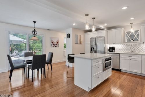 845 Vosseller Ave, Martinsville NJ  08836-2387 exterior