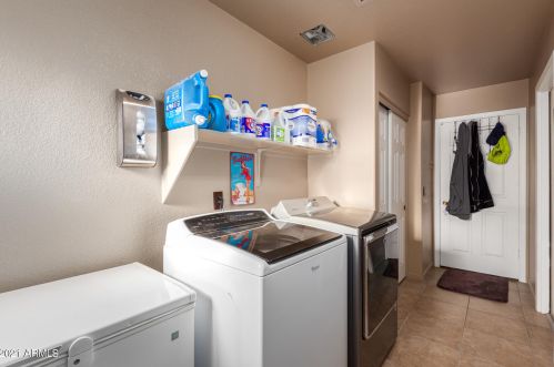 8828 Peck Dr, Glendale AZ  85301-4918 exterior