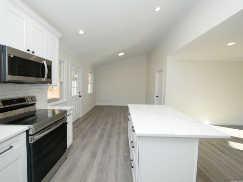 559 Canal Rd, Mount Sinai NY  11766-3304 exterior