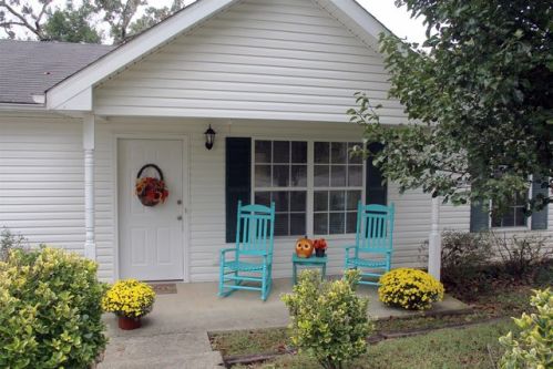 135 Tracy Academy St, Charlotte, TN 37036-4921