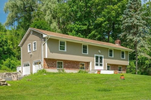 2385 Hunterbrook Rd, Yorktown Hgts, NY 10598-3505