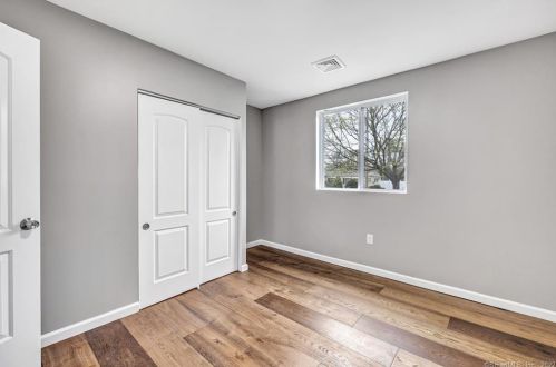 390 Marina Dr, Stratford CT  06614-2934 exterior