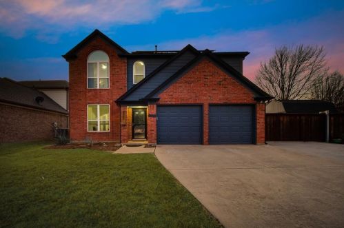 903 Roaring Canyon Rd, Euless, TX 76039-3417
