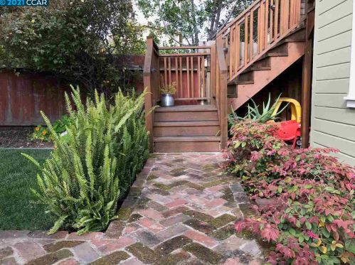 4171 Howe St, Oakland CA  94611-5117 exterior