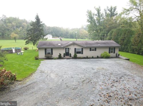 275 Belmont Rd, Lapark, PA 17562-9766