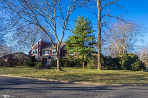 13 Woodfield Ln, Trenton, NJ 08648-1063