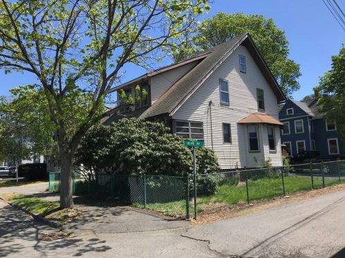 18 Jackson St, Saugus, MA 01906-3752