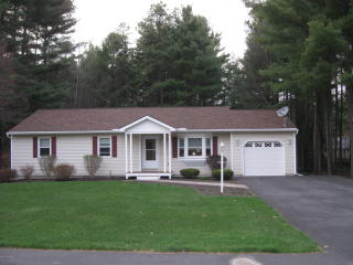 21 Herald Dr, Glens Falls, NY 12804-9187