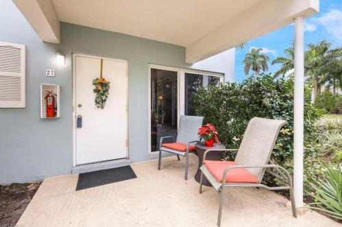 744 Wedge Dr, Naples, FL 34103-4430