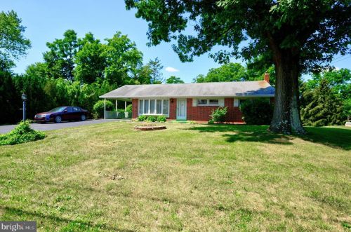 448 Springlake Rd, Harrisburg, PA 17112-3124