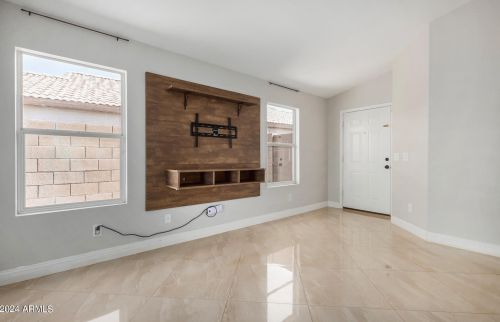 3626 Saguaro Park Ln, Glendale, AZ 85310-3385