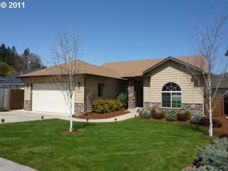 2304 Waldon Ave, Roseburg, OR 97470-3847