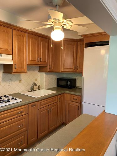 72 Manor Dr, Tinton Falls NJ  07712-2568 exterior