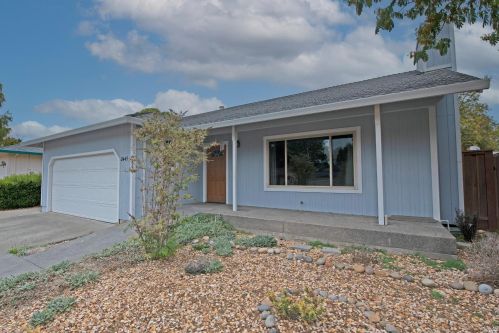 2445 Gads Hill St, Santa Rosa, CA 95401-4933
