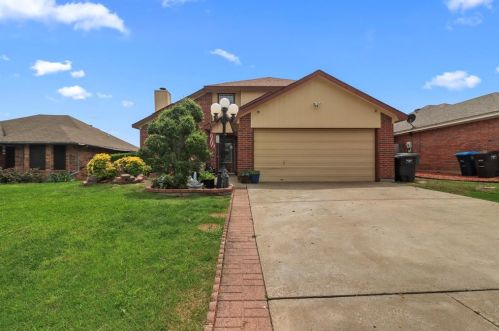 10701 Holly Grove Dr, Fort Worth, TX 76108-4613