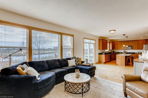 1136 Kerber Pass, Chaska MN 55318-5402 exterior