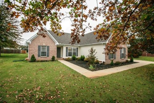1764 Potters Ct, Murfreesboro, TN 37128-5052